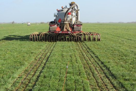 Mesttoediening 2.0: sleepvoetenmachine, mest verdunnen en borging - ZuivelNL